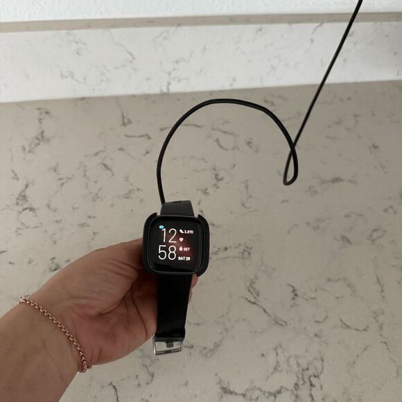 Fitbit Versa 2 Health & Fitness Smartwatch Black/Carbon Aluminum w/ Charger USED - Picture 2 of 4